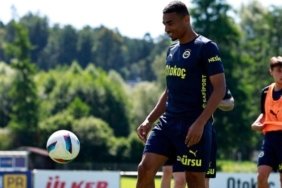 fenerbahcenin-tecrubeli-savunma-oyuncusu-djikunun-hedefi-sampiyonlar-ligi-gruplari-eK8e842U.jpg