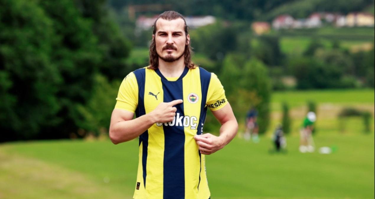 fenerbahcenin-transfer-ettigi-caglar-soyuncu-sari-lacivert-formayi-giymenin-mutlulugunu-yasiyor-2l8anJl9.jpg
