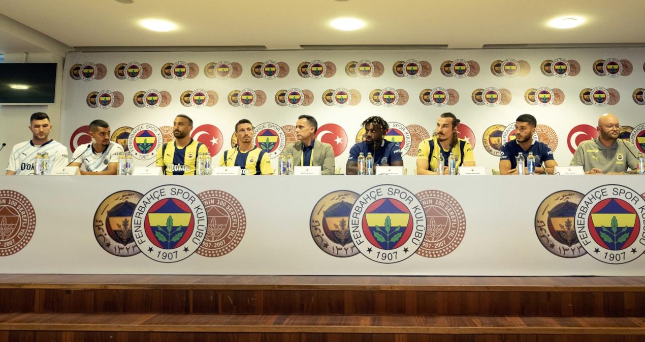 fenerbahcenin-yeni-transferleri-ve-imza-toreni-RAi1QlCQ.jpg