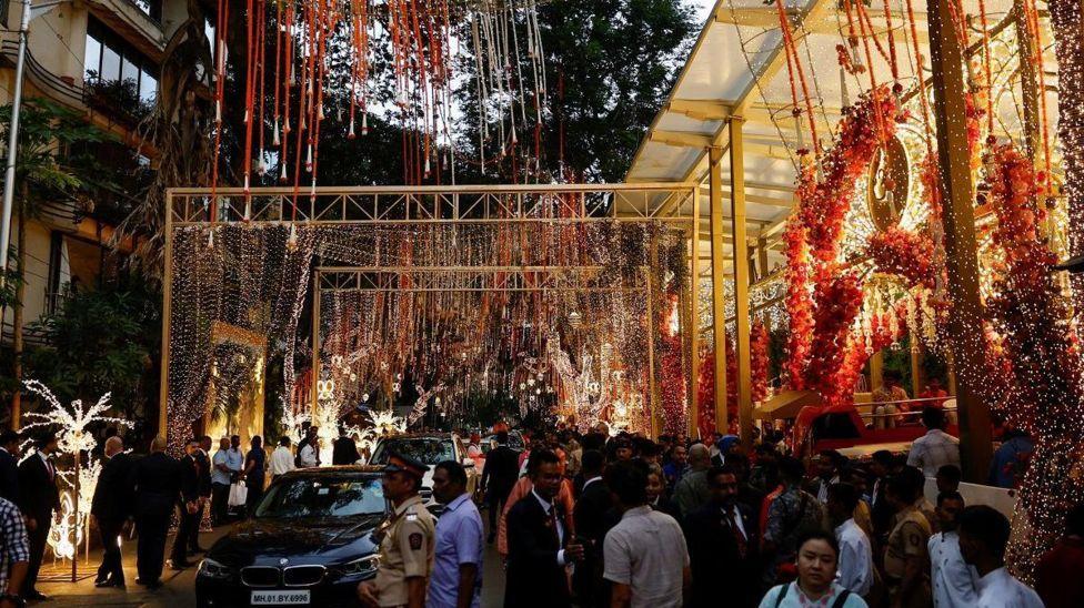 Hindistan'daki Müsrif Düğün: Ambani Ailesi ve Gösterişli Kutlamalar