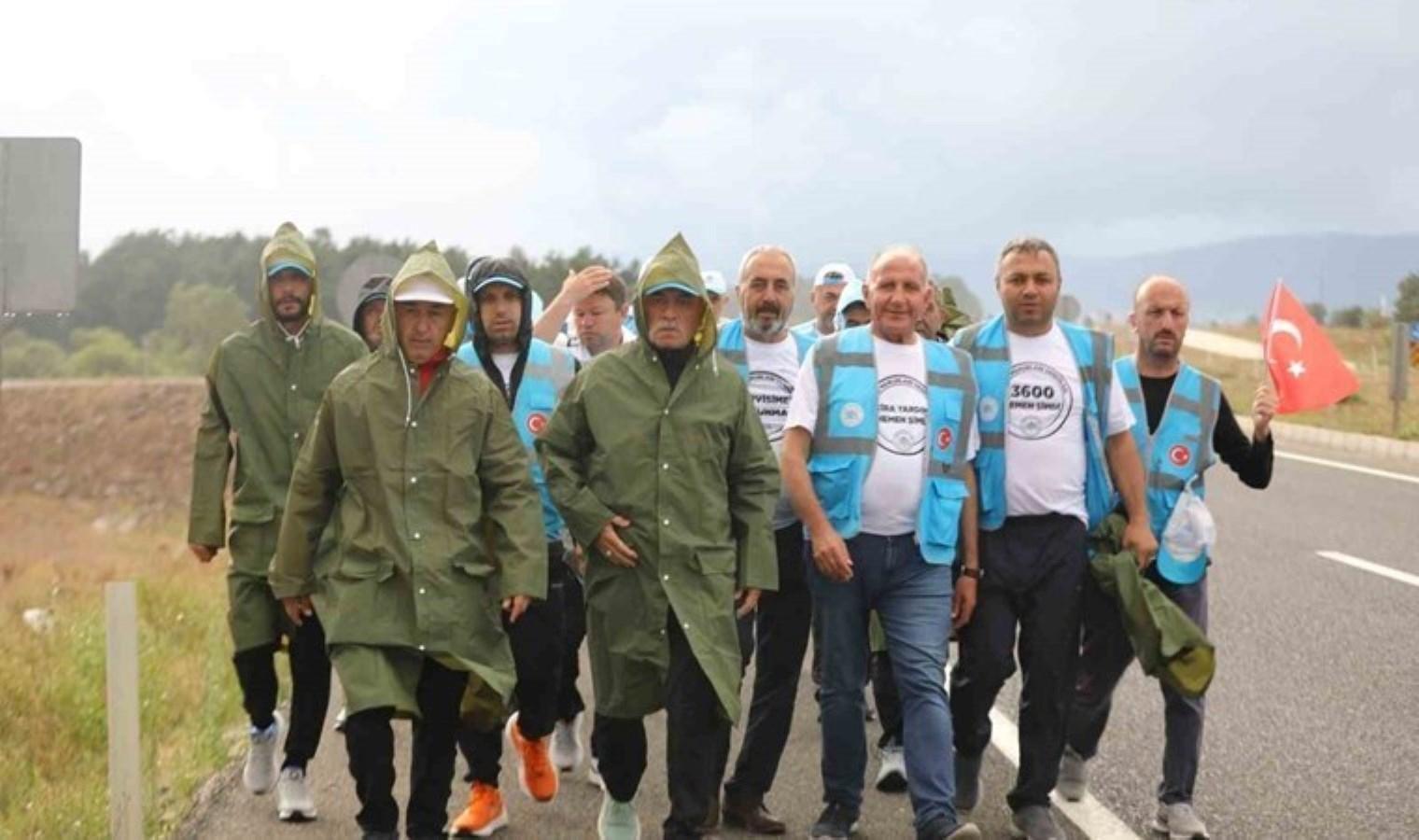 kamu-calisanlari-icin-3600-ek-gosterge-ve-toplu-sozlesme-sorunlari-LKdFQNXH.jpg