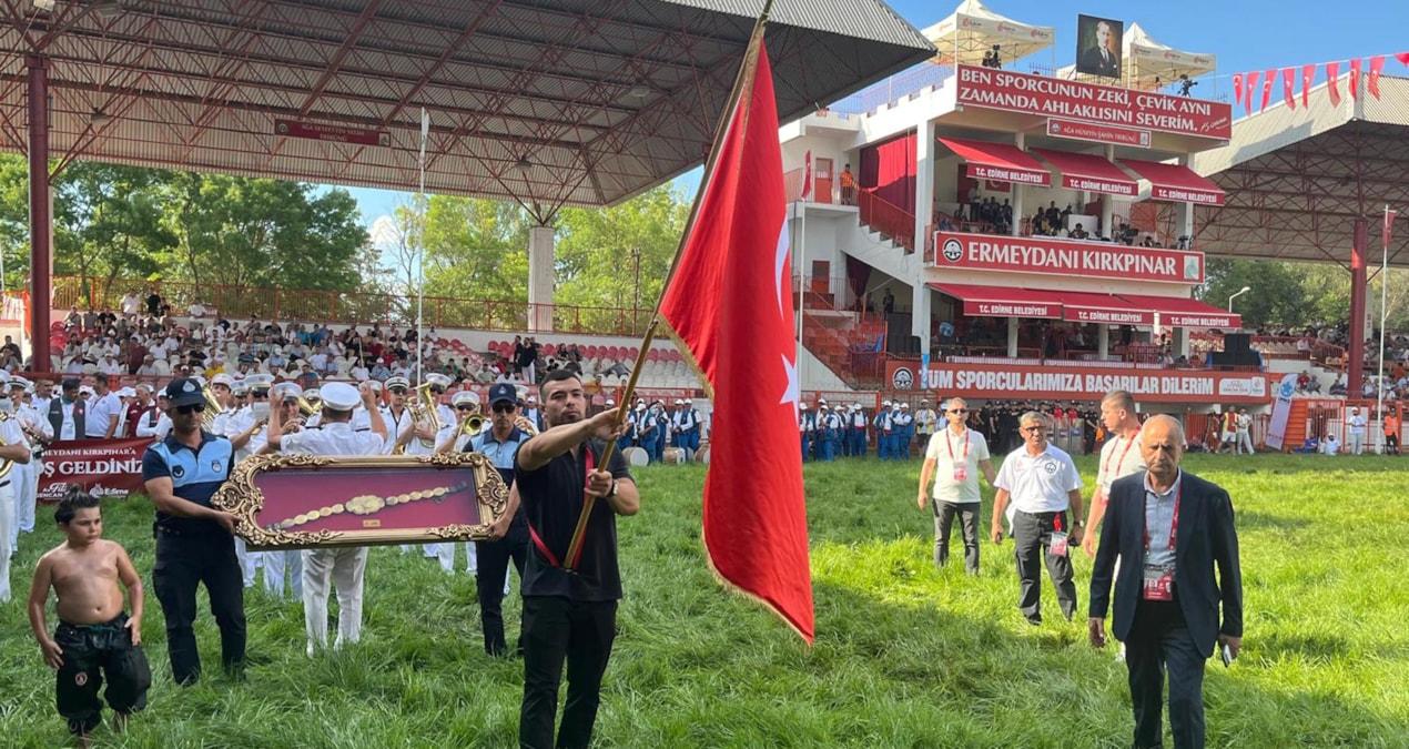 kirkpinar-yagli-guresleri-acilis-seremonisi-QD1E55Cs.jpg
