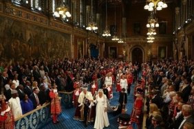 kral-charlestan-parlamento-konusmasi-ve-yeni-yasalar-gERUrwNL.jpg