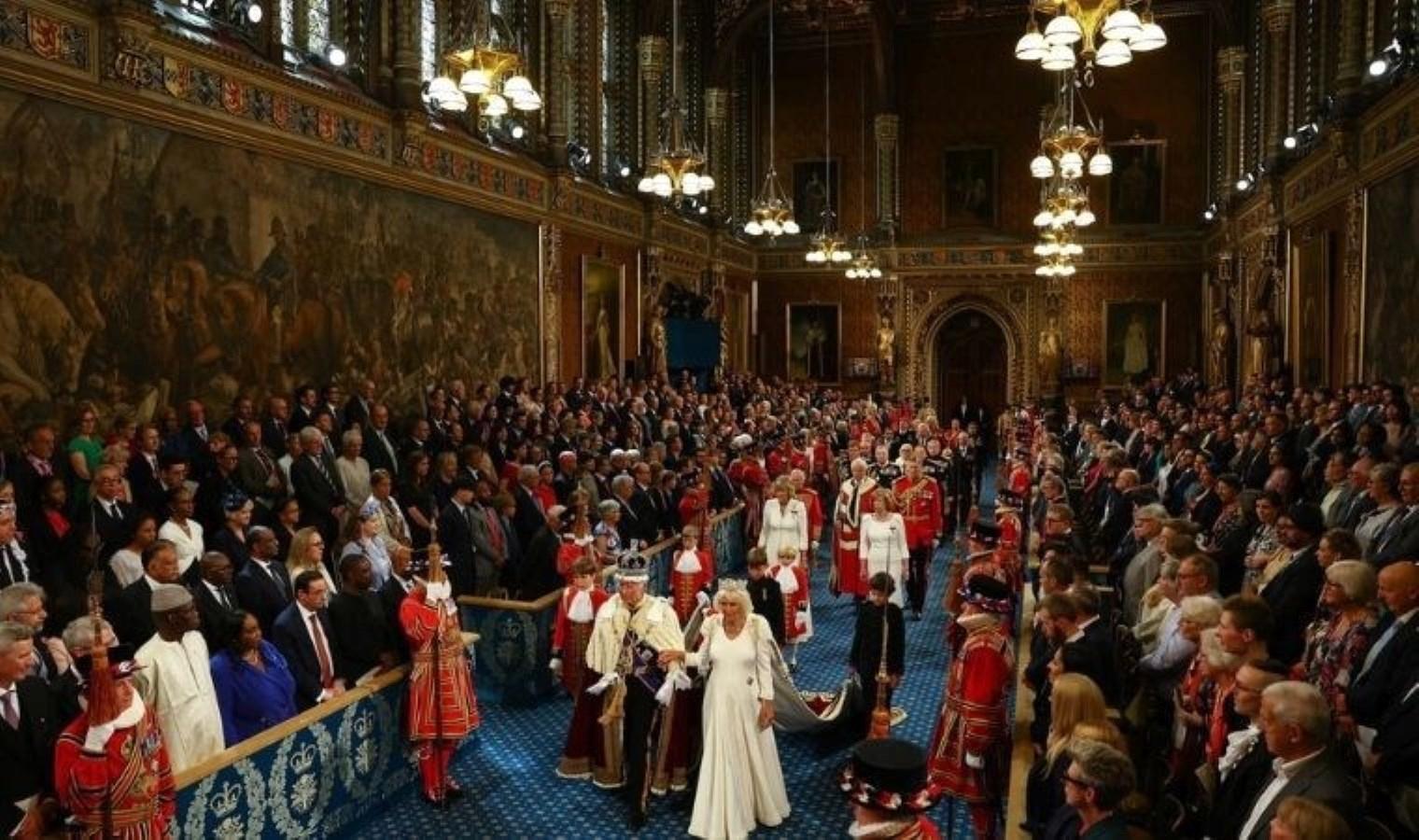kral-charlestan-parlamento-konusmasi-ve-yeni-yasalar-gERUrwNL.jpg