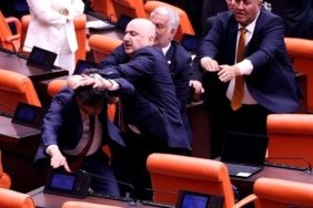 meclis-genel-kurulunda-gerginlik-ali-bozana-saldiri-JJJPa2S6.jpg