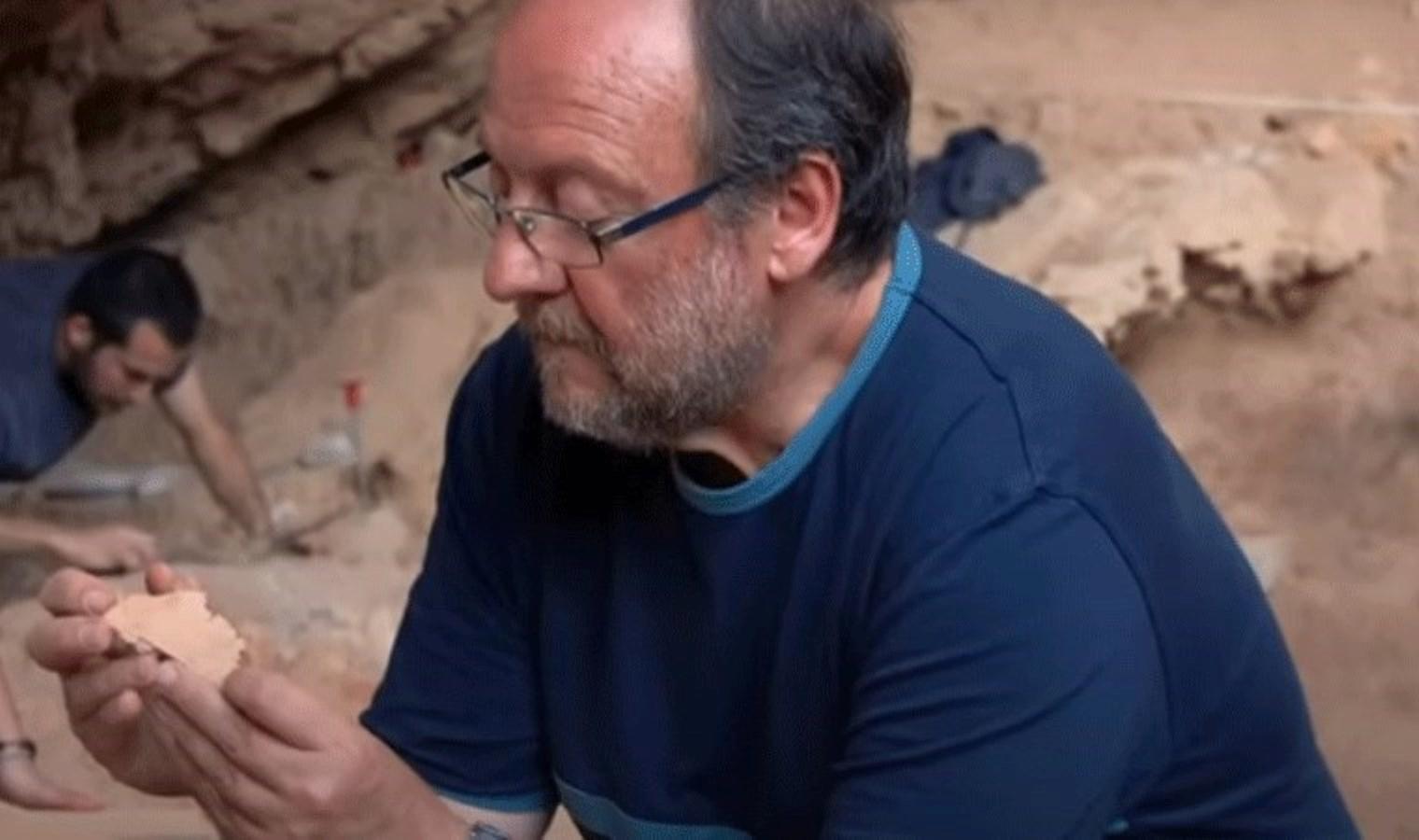 neandertallerin-bakim-verme-davranislari-ve-modern-insanlarin-evrimsel-gelisimi-CkpdkmnE.jpg