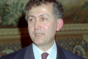 prof-dr-ahmet-taner-kislali-siyasetci-yazar-ve-akademisyen-dzYSqpHN.jpg