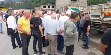 rizede-cay-ureticileri-taban-fiyati-protestosu-gerceklestirdi-mfRK8PHe.jpg