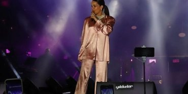 sarkici-bengu-van-kultur-yolu-festivalinde-unutulmaz-bir-konser-verdi-9tZeFQKT.jpg