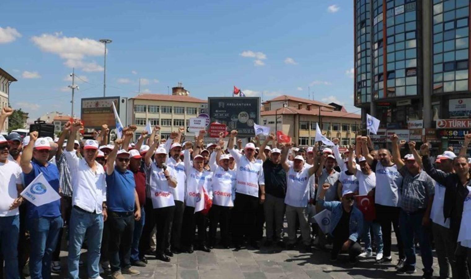 sivas-belediyesi-iscileri-protesto-duzenledi-glQbqCCx.jpg
