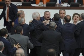 tbmm-genel-kurulunda-gergin-anlar-ve-arbede-Sv3Ijg3w.jpg