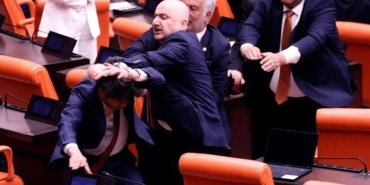 tbmmde-gerginlik-dem-partili-bozana-saldiri-UUCzlXCS.jpg