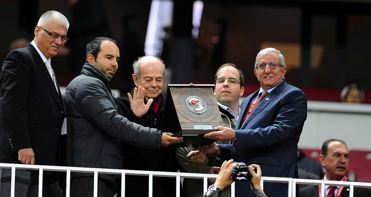 turgay-seren-efsane-kalecinin-hayati-MERkwP6O.jpg