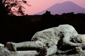 vezuv-yanardaginin-patlamasi-ve-pompeiinin-yok-olusunda-depremin-rolu-PHBbp2Ud.jpg