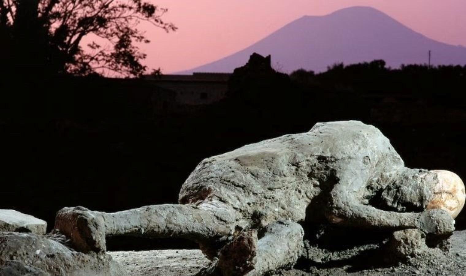 vezuv-yanardaginin-patlamasi-ve-pompeiinin-yok-olusunda-depremin-rolu-PHBbp2Ud.jpg