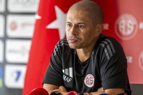 antalyaspor-teknik-direktoru-alex-de-souzanin-aciklamalari-QSMTYnTB.jpg