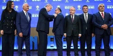 belediye-baskanlarinin-akpye-gecisleri-ve-tepkiler-5kK1RBzM.jpg