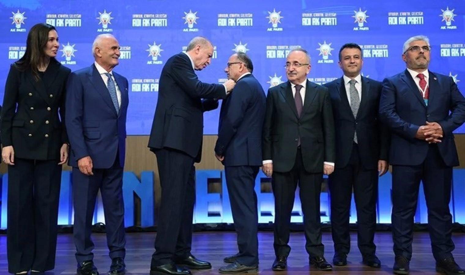 belediye-baskanlarinin-akpye-gecisleri-ve-tepkiler-5kK1RBzM.jpg