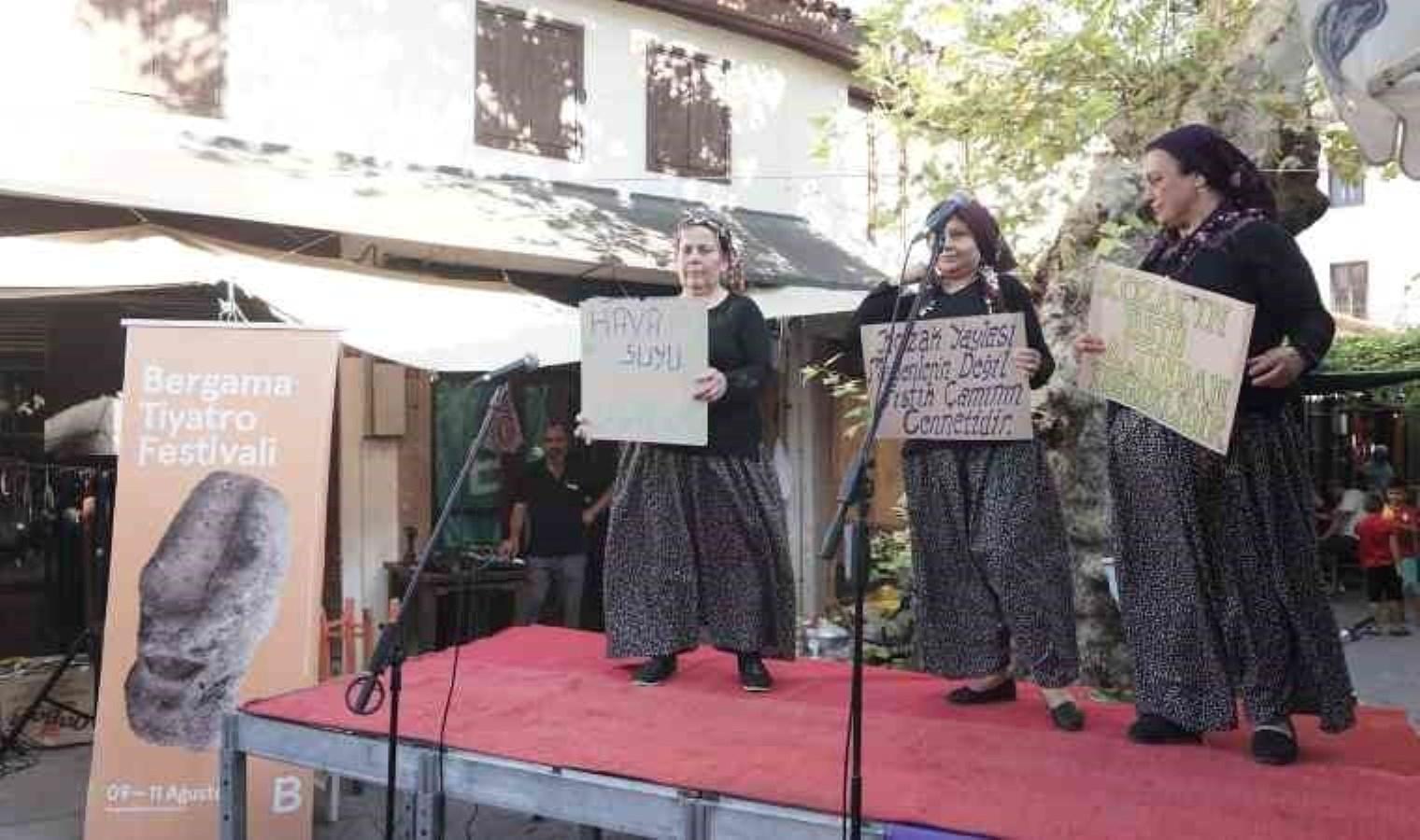 bergama-tiyatro-festivali-2023-basladi-1TYsG9b9.jpg