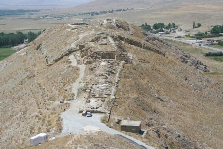 Çavuştepe Kalesi'nde Yeni Giriş Koridoru Bulundu