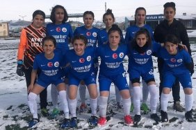 cemile-timur-ve-hakkarigucu-sporun-kadin-futboluna-katkilari-QfPGOX1r.jpg