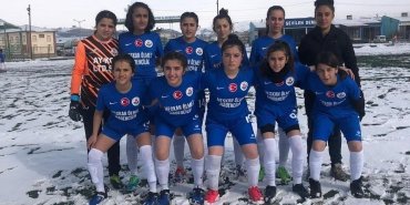 cemile-timur-ve-hakkarigucu-sporun-kadin-futboluna-katkilari-QfPGOX1r.jpg