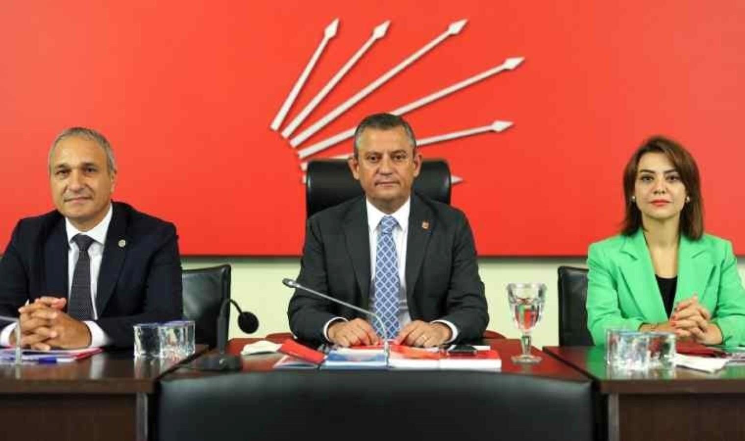 chp-genel-baskani-ozgur-ozel-egitim-sendikalari-ile-toplandi-8Qqa1DeZ.jpg