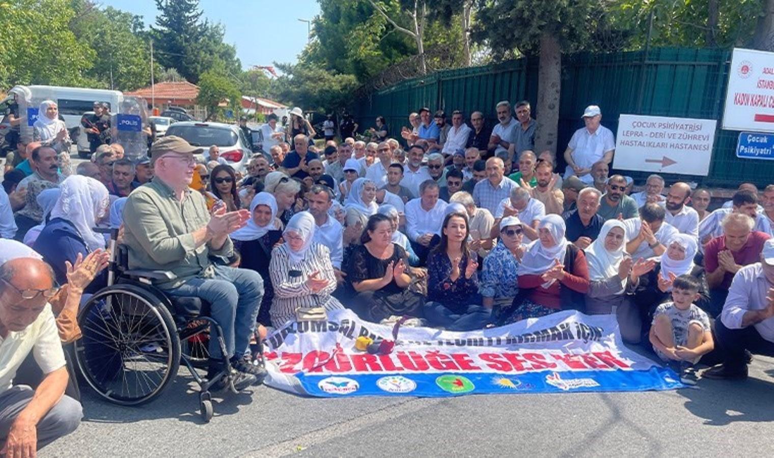 dem-parti-es-genel-baskanlari-cezaevindeki-mahpuslari-ziyaret-etti-ujXzPU3Q.jpg