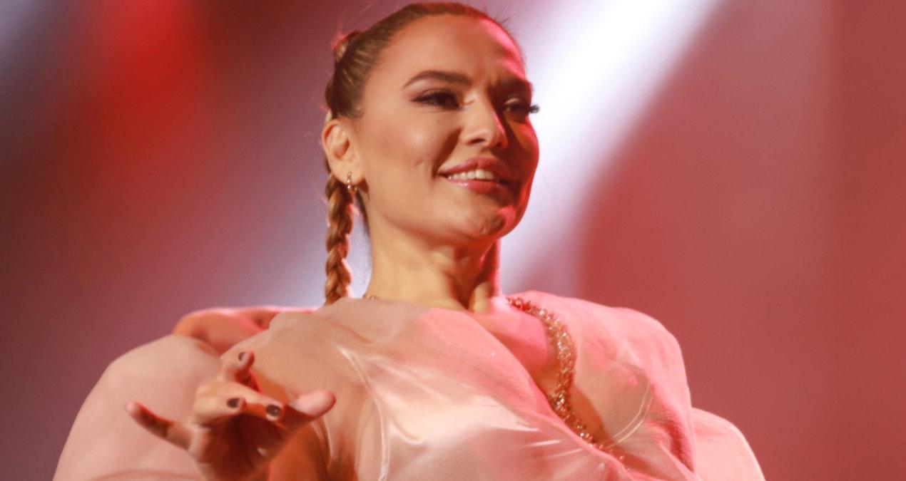 demet-akalindan-bodrumdaki-su-faturasi-isyani-2W5s7KJ1.jpg