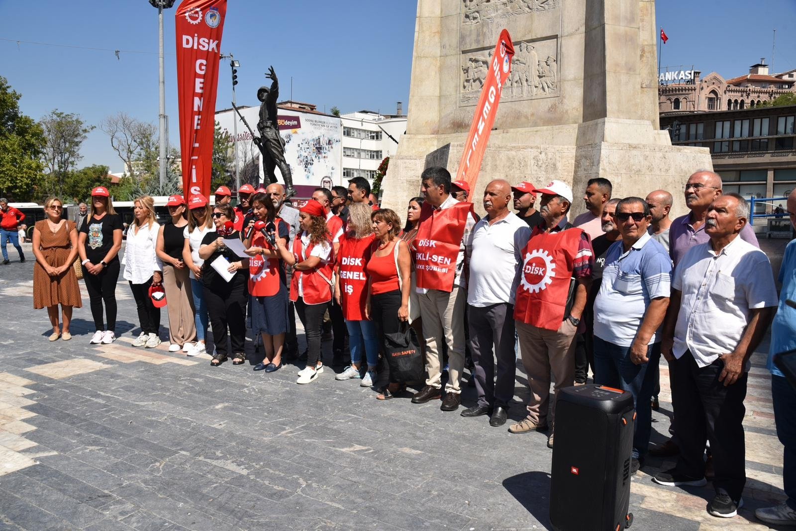 DİSK'ten 'Artık Yeter, Geçinemiyoruz' Eylemi