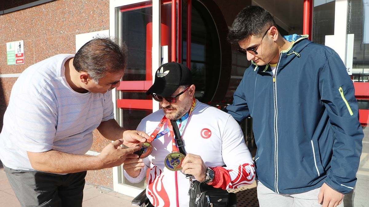 Bilek Güreşinde Dünya Şampiyonu: Gökhan Seven