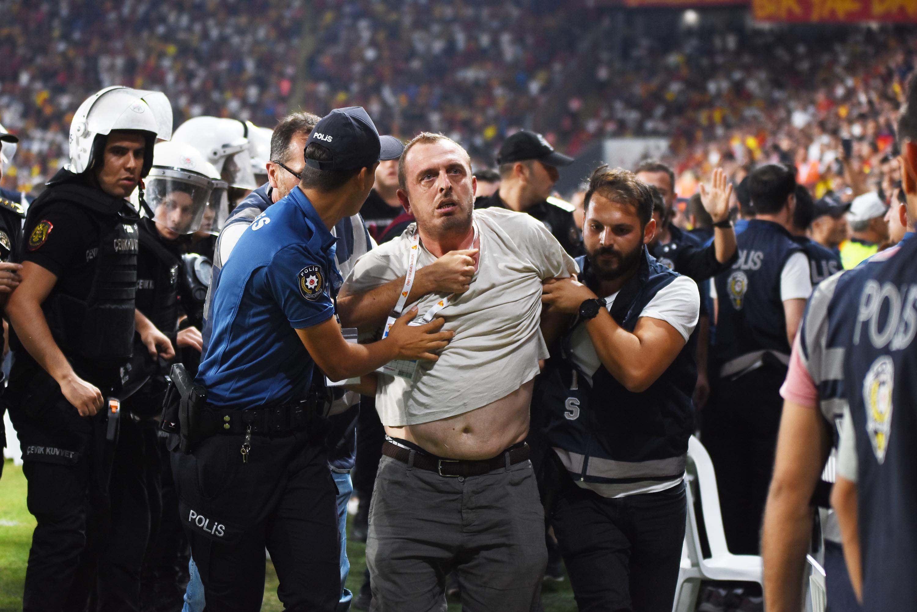Süper Lig Olayları: Göztepe-Fenerbahçe Maçında Yaşananlar