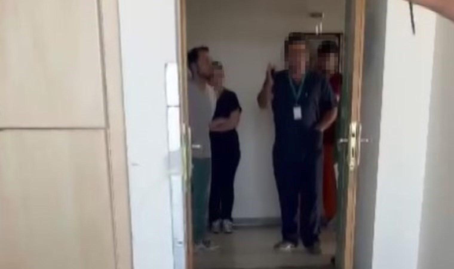 hastanede-doktorun-hasta-yakinina-hakareti-NzOcmzjC.jpg