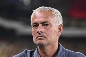 jose-mourinho-ferdi-kadioglu-fiziksel-olarak-buradaydi-ama-ruhen-degil-qg6NV2TH.jpg