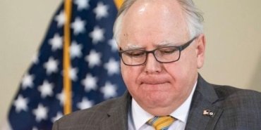 kamala-harrisin-baskan-yardimcisi-adayi-tim-walz-kimdir-5JeGpmZI.jpg