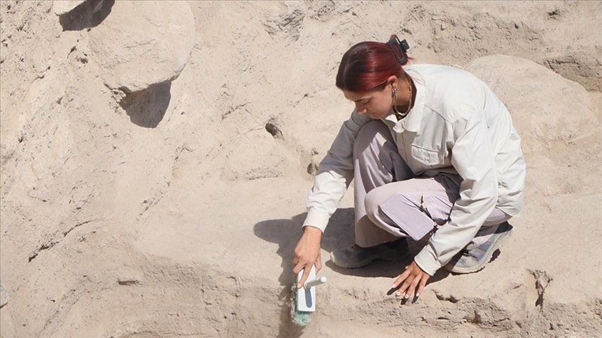 Kınık Höyük Kazı Çalışmaları: Orta Bronz Çağı ve Demir Çağı Buluntuları