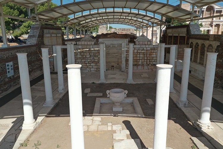 Manisa'nın Antik Sardes Kentinde Mozaik Restorasyonu