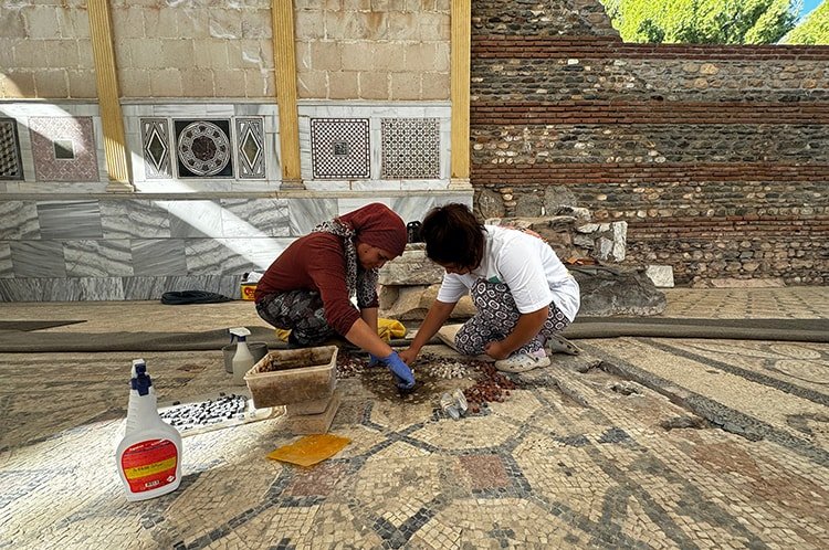 Manisa'nın Antik Sardes Kentinde Mozaik Restorasyonu