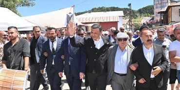 ozgur-celik-serefiye-kultur-ve-sanat-festivalinde-sivaslilara-tesekkur-etti-PGjXbPCb.jpg