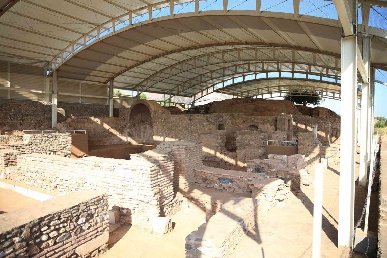 Sardes Antik Kenti'nde Asker İskeletleri ve Savaş Kalıntıları Bulundu