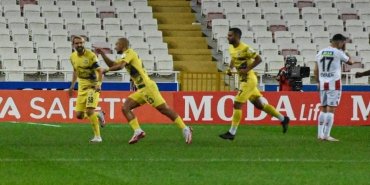 super-lig-3-hafta-sivasspor-eyupspor-mac-ozeti-9Y3eyqvI.jpg