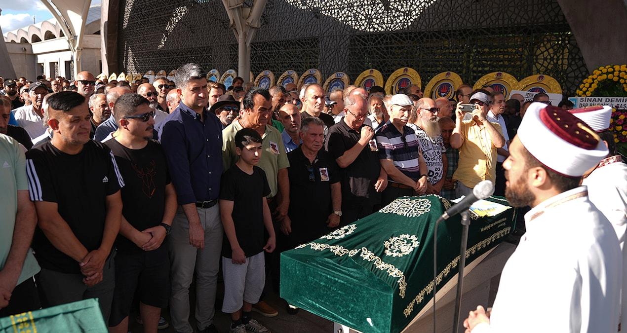 tuncay-akca-son-yolculuguna-ugurlandi-glH2SzsM.jpg