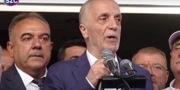 turk-isten-gecim-sikintisina-dikkat-ceken-eylem-SZQLfPd3.jpg