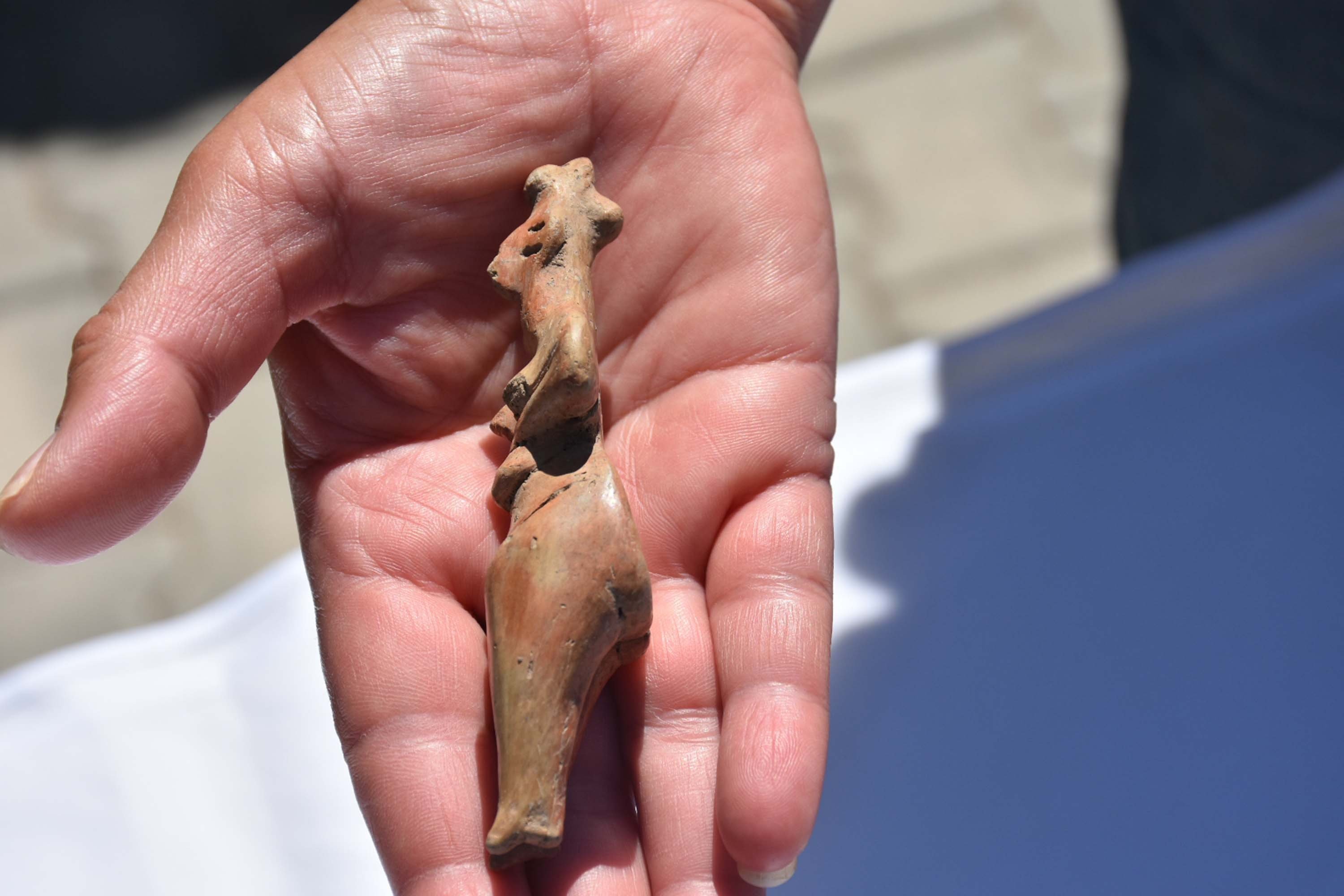 Ulucak Höyüğü'nde 8 Bin Yıllık Kadın Heykelciği Bulundu