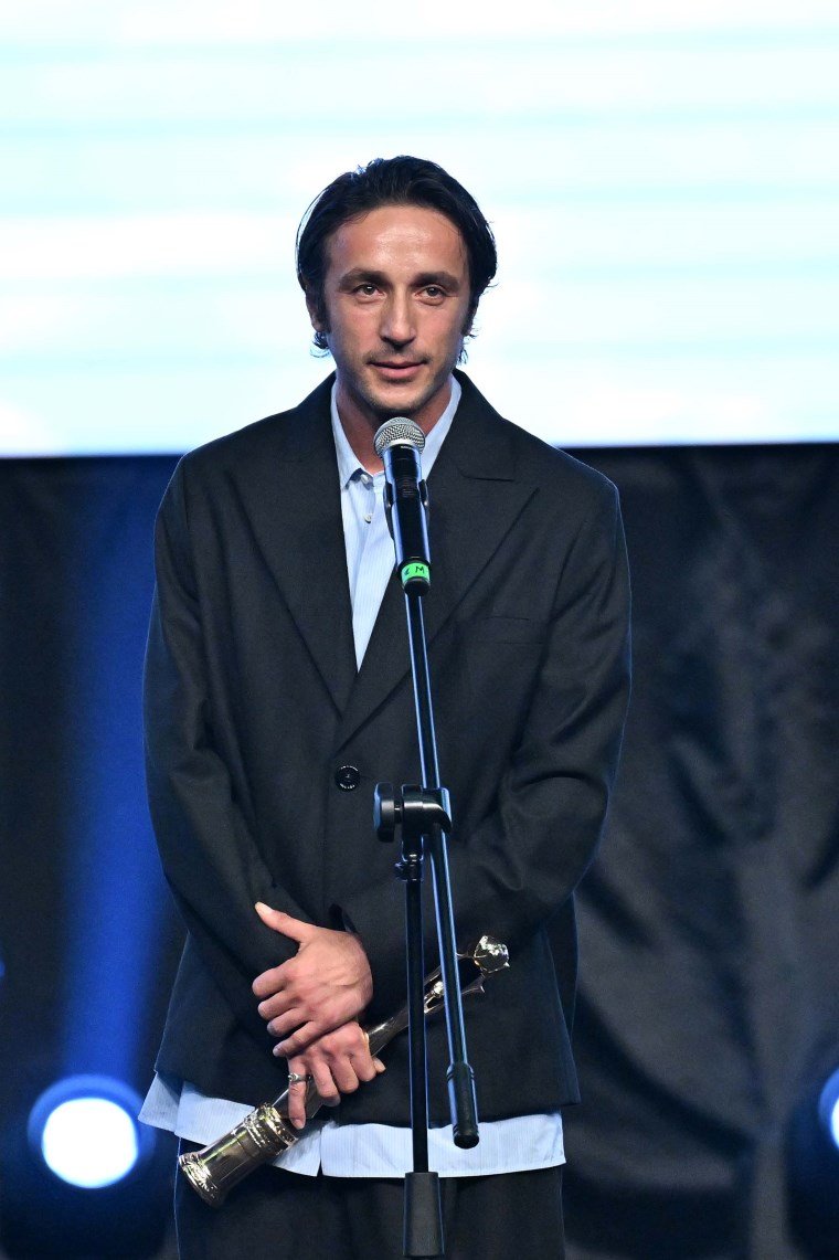 Altın Koza Film Festivali'nde Doğuş Algün'ün Yönetmenliğinde Altı Ödül Kazanan Film: Sanatın Gücü ve Sinemanın Dönüşümü