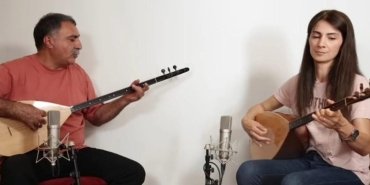 baglama-sanatcisi-isil-kucuk-erkeklerle-esit-bir-sanat-anlayisi-icin-baglama-calma-ifadesinin-yenilenmesi-gerekiyor-a4tpUBBv.jpg