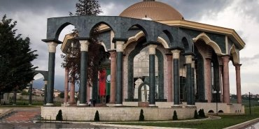 bektasiler-icin-islami-vatikan-alkol-serbest-yasam-tarzina-karismadan-bir-model-sSOeGvRt.jpg