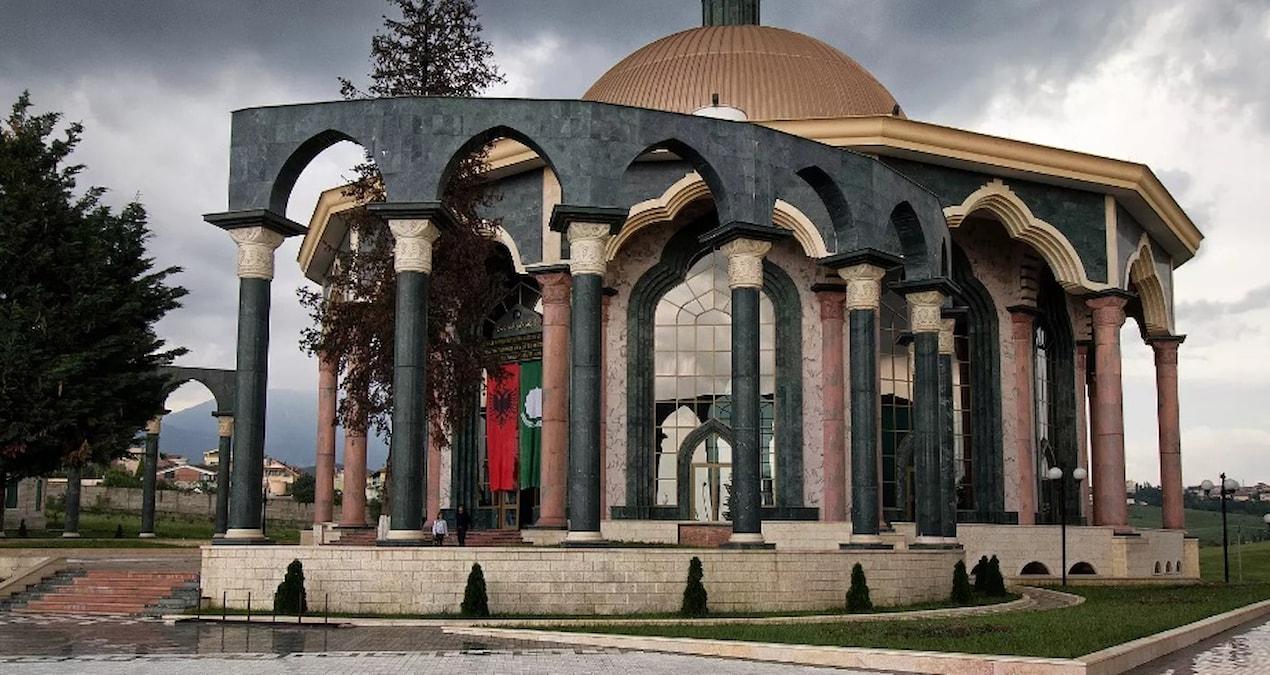 bektasiler-icin-islami-vatikan-alkol-serbest-yasam-tarzina-karismadan-bir-model-sSOeGvRt.jpg