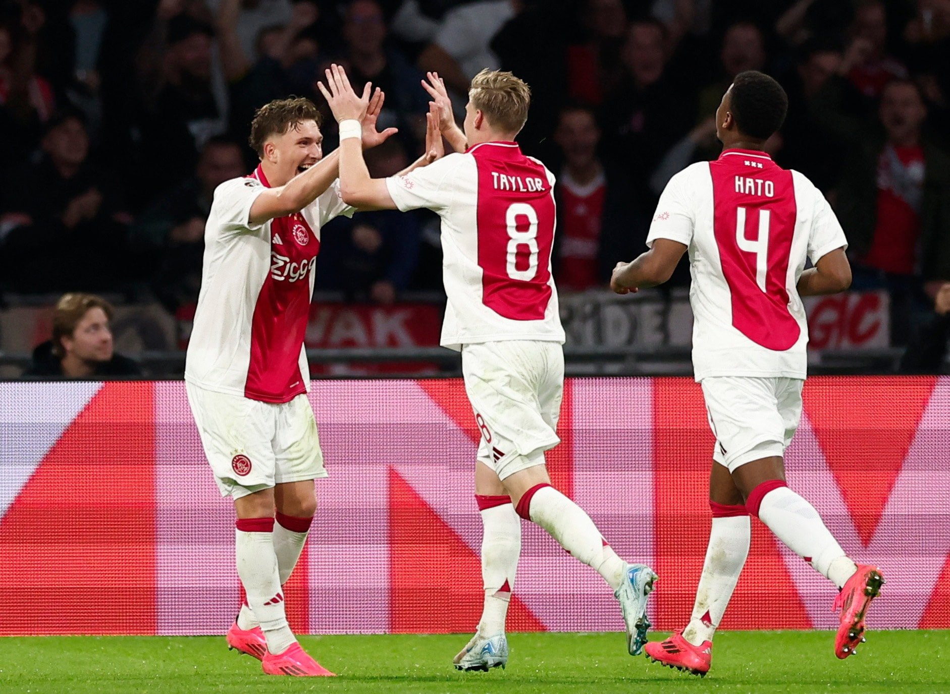 Beşiktaş, Ajax Karşısında Zor Anlar Yaşadı: UEFA Avrupa Ligi'ne Kötü Başlangıç
