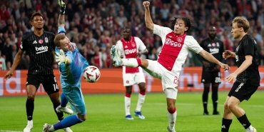 besiktas-ajax-karsisinda-zor-anlar-yasadi-uefa-avrupa-ligine-kotu-baslangic-NOvCBYc3.jpg